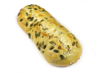 pain aux graines de tournesol sur un fond blanc