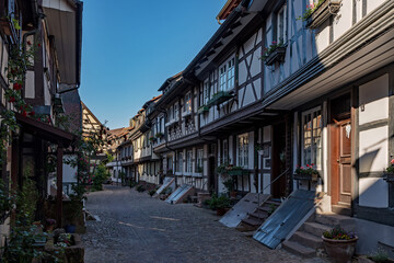 Fototapeta na wymiar Einsame Straße in der Altstadt von Gengenbach im Schwarzwald in Baden-Württemberg, Deutschland 