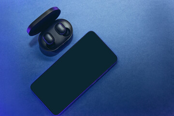 Wireless headphones and cellphone