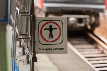 Durchgang verboten, Schild