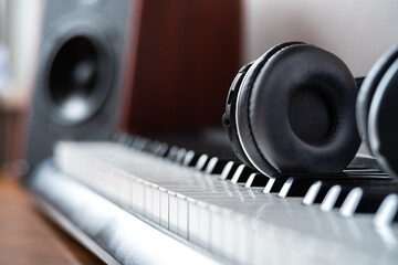 Synthesizer and speakers for recording music