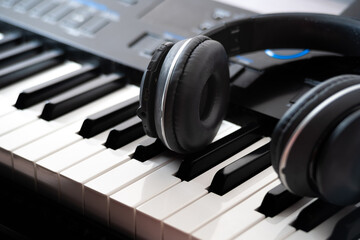 Synthesizer and speakers for recording music