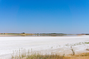 Lagunas secas mostrando la salitre