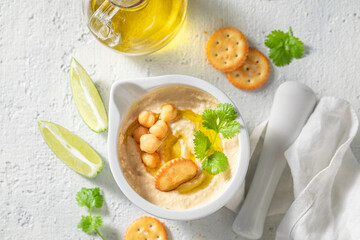 Homemade hummus with crackersi, coriander and lime