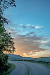 Fototapeta premium driving on blue ridge parkway in spring