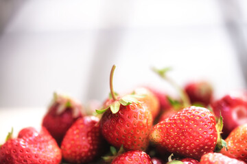 Erdbeeren  im Vordergrund