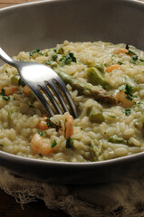 Risotto asparagi e gamberetti ft0206_7996 Risotto with green asparagus and shrimps	