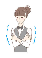 寒気を感じて震える女性