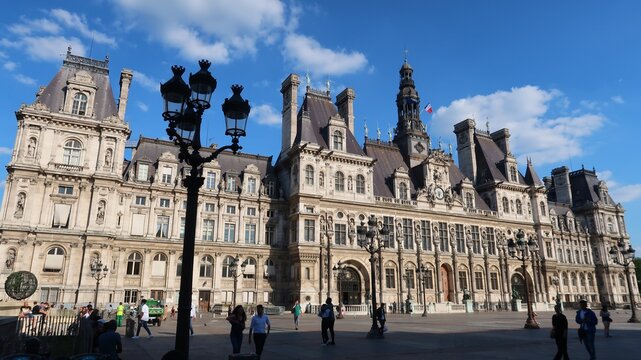 H&ocirc;tel de ville / mairie de Paris et son parvis (France)