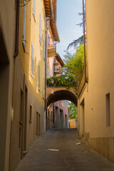Obraz premium narrow street in the old town in Tuscany