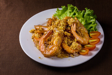 Fried shrimp with garlic