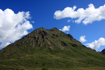 Fototapeta premium Mountains along Dempster Hwy Yukon
