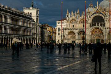 Obraz premium horizontal photo of piazza san marco in cloudy weather