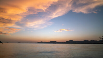 Obraz premium Amazing Beautiful Light of nature Dramatic sky seascape in sunset or sunrise scenery background.