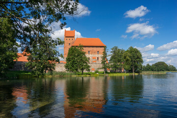 Naklejka na ściany i meble Ancient Trakai stone castle in Lithuania