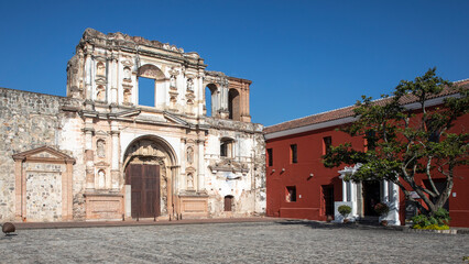 Fototapeta premium Streets of old colonial town of Anitgua in Guatemala