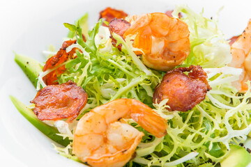 Green salad with shrimps