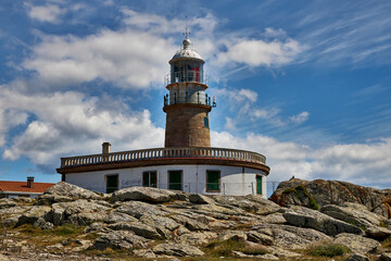 Faro para el tráfico marítimo en la costa atlántica