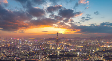 Fototapeta premium View of Seoul City Skyline at Sunset