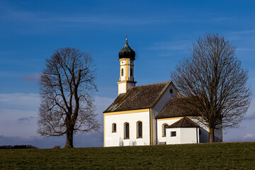 Fototapeta premium small chapel against a blue sky in upper bavaria
