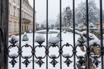 Verschneiter Mirabellgarten im Winter