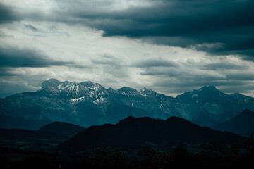 Vue panoramique sur les montagnes du Vercors en France