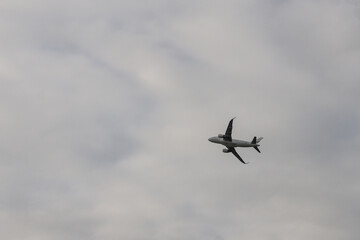 Avion dans le ciel