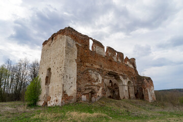 Fototapeta na wymiar Halshany or Holszany Castle is the ruined residence of the Sapieha magnate family in Halshany, Belarus
