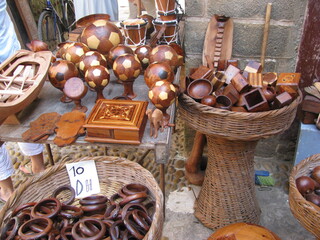 Tradycyjne marokańskie wyroby z drewna tui - obrazy, fototapety, plakaty