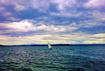 Yacht sur lac de Neuch&acirc;tel.
