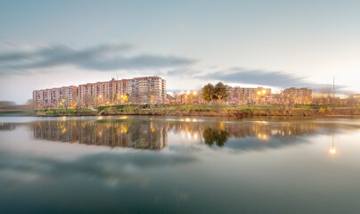 Fototapeta premium zaragoza rio ebro reflections city