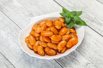 White beans with tomato sauce