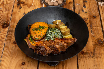 Roast beef bowl on black plate