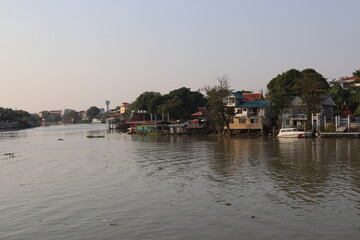 Fototapeta na wymiar Canal à Ayutthaya, Thaïlande 