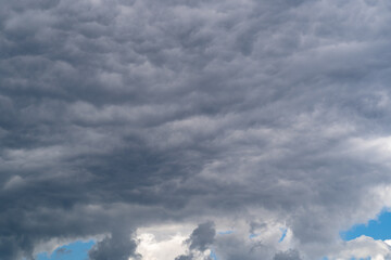 A thunderstorm is approaching.