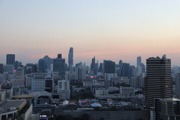 Coucher de soleil sur le centre ville de Bangkok, Tha&iuml;lande