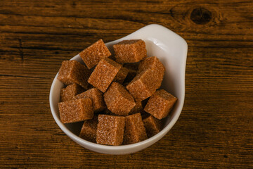 Cane sugar cubs in the bowl