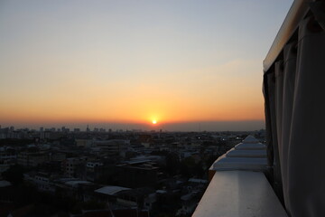 Fototapeta na wymiar Coucher de soleil sur Bangkok, Thaïlande