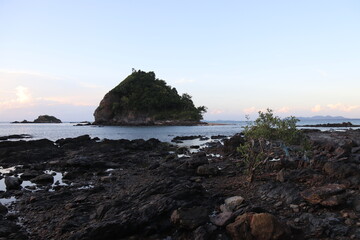 Littoral rocheux à Koh Lanta, Thaïlande