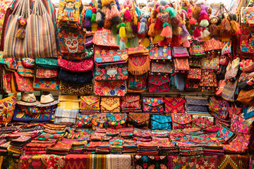 Fototapeta na wymiar colorful Mexican bags for sale