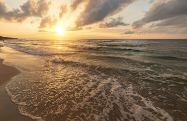 Fototapeta premium A beautiful sunset by the sea.