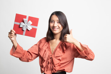 Fototapeta premium Young Asian woman thumbs up with a gift box .