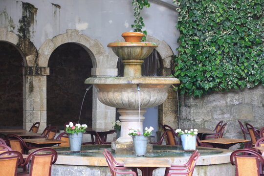 fontaine fleurie &agrave; Seillans
