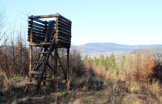 Hochsitz, J&auml;gerstand im Sauerland mitten im Wald.