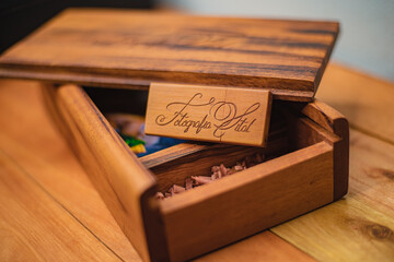 wooden case for wooden usb flashdrive, along with wooden usb flash drive
