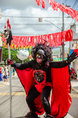 Carnaval com pessoas mascaradas que são chamadas de "Papagangus" na cidade de Bezerros, Pernambucano, Brasil, Fevereiro de 2020