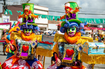 Carnaval com pessoas mascaradas que são chamadas de "Papagangus" na cidade de Bezerros, Pernambucano, Brasil, Fevereiro de 2020