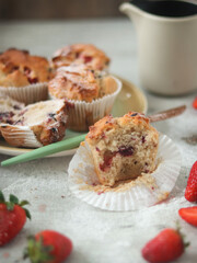  muffin with berries
