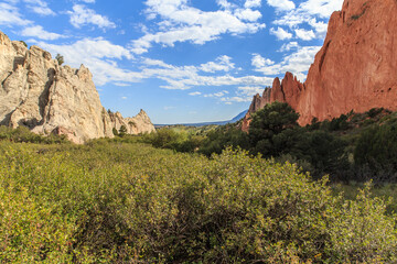 Fototapeta na wymiar Giant red and white rocks and bolders wait for people to climb at Garden of the Gods, Colorado Springs, Manitou Springs, Colorado, USA.