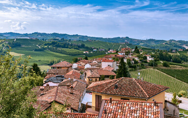 Fototapeta na wymiar Serralunga in Piemont/Italien